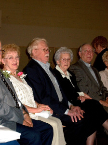 Au centre, monsieur Georges Bertrand et madame Franoise Roy, pre et mre de dput-ministre Roger  Bertrand